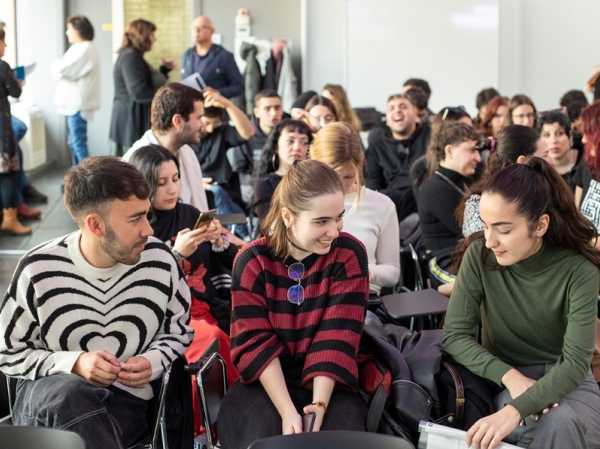 Barcelona Activa posa en marxa noves activitats i iniciatives per a la millora laboral i la professionalitzaci dels i les joves