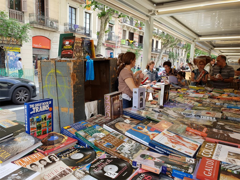 Reabre el Mercado Dominical del Libro de Sant Antoni